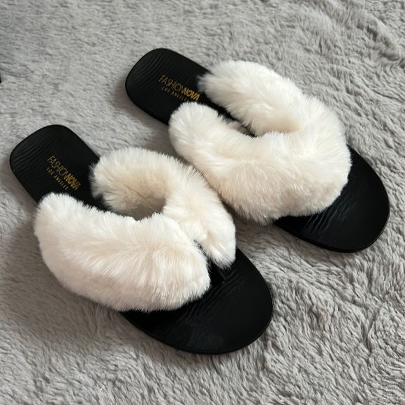 Fashion Nova Shoes - Never worn faux fur flip flops